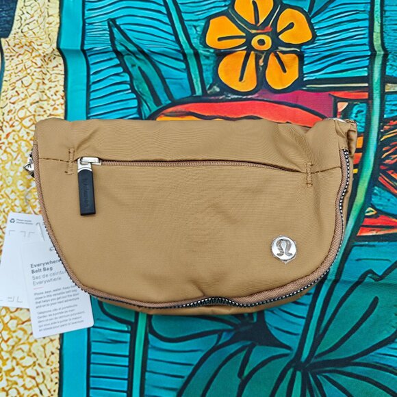 Lululemon silver All Night Festival Bag 2L - Picture 1 of 5